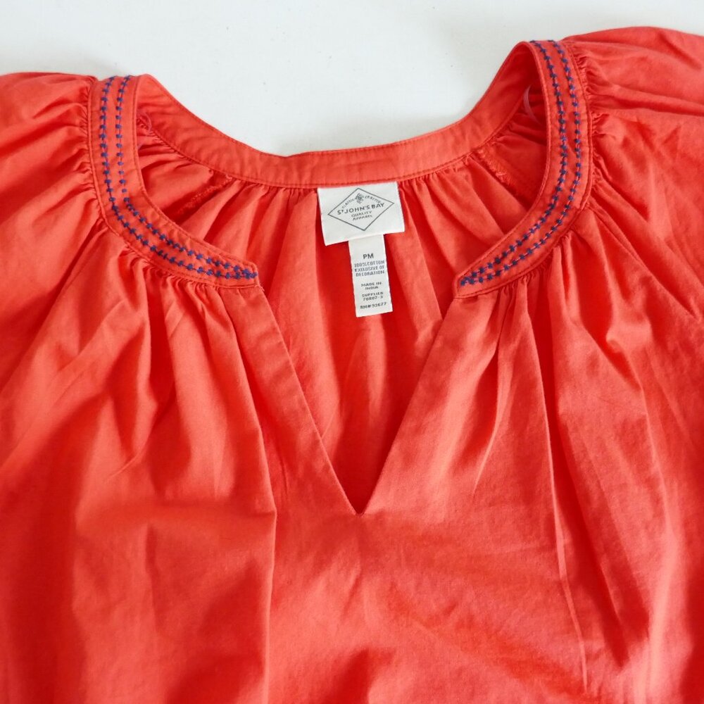 NWT St John's Bay red v-neck relaxed fit blouse embroidered puff sleeves size M - Picture 4 of 4